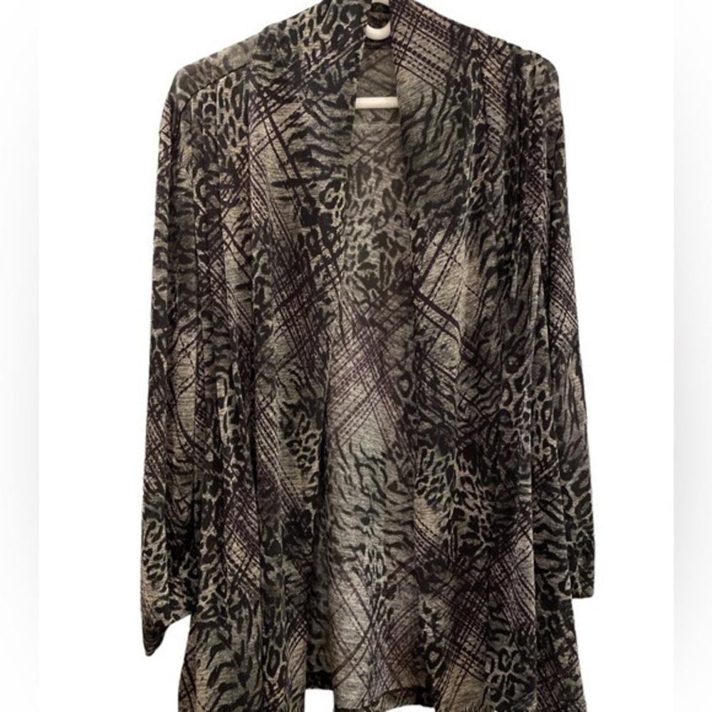 Chico’s opened long sleeved animal kimono tunic in size 2